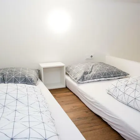 Apartman Slany * 斯安尼